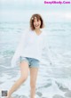 Risa Watanabe 渡邉理佐, FRIDAY WHITE 2019.01.14 P18 No.b47f7f